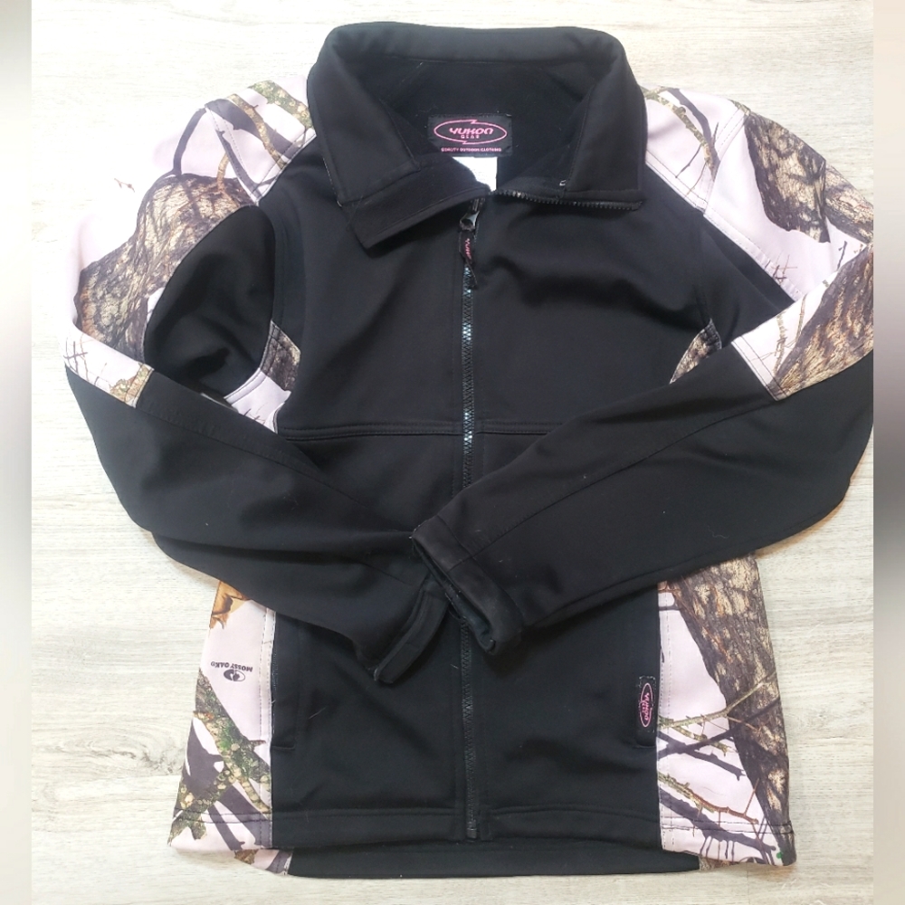 Yukon Gear Mossy Oak..Black and Pink Camo..Size  Small